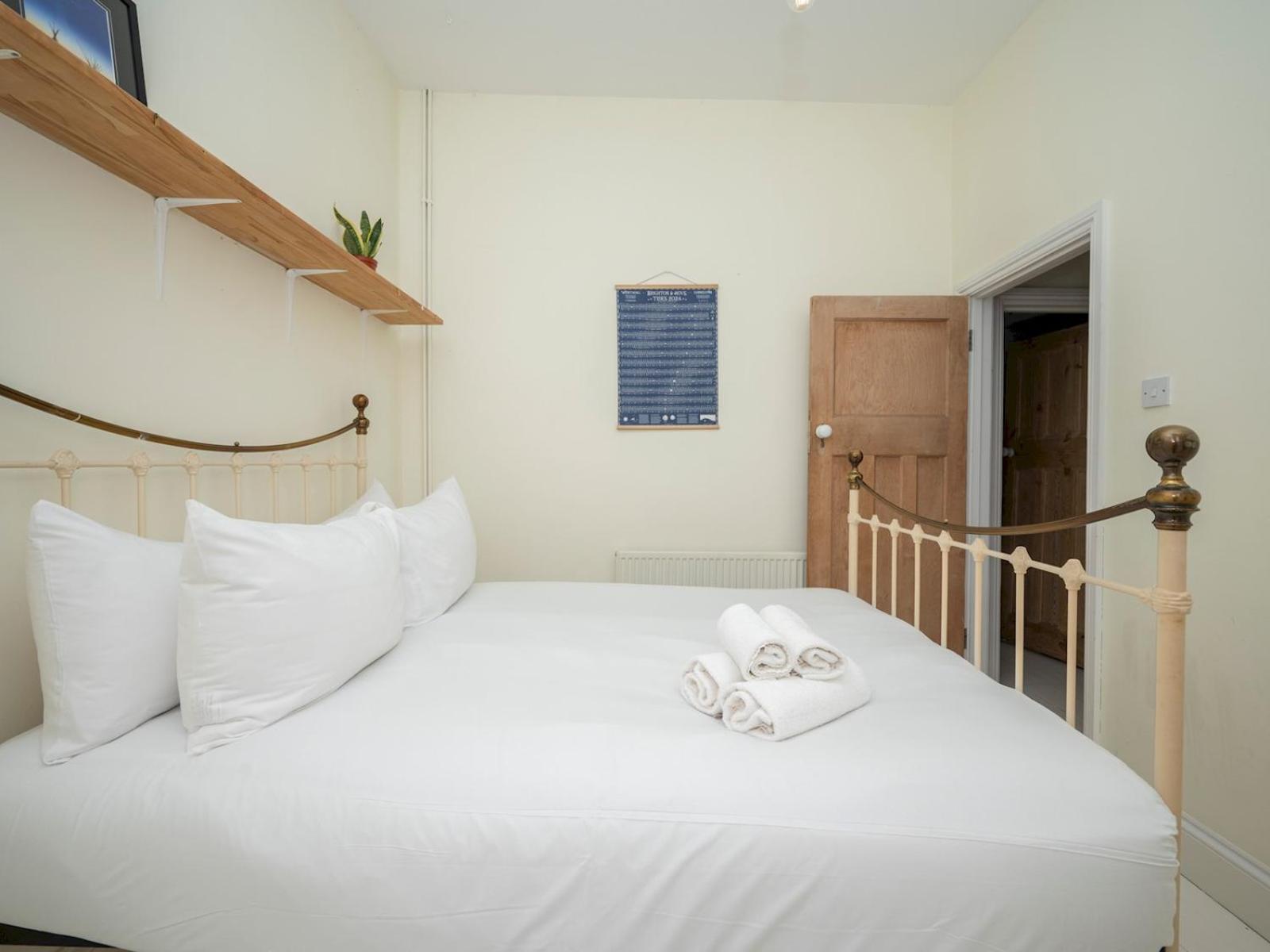 Ferienhaus Pass The Keys Airy 1850s Coach House With Private Balcony *