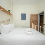 Pass The Keys Airy 1850S Coach House With Private Balcony