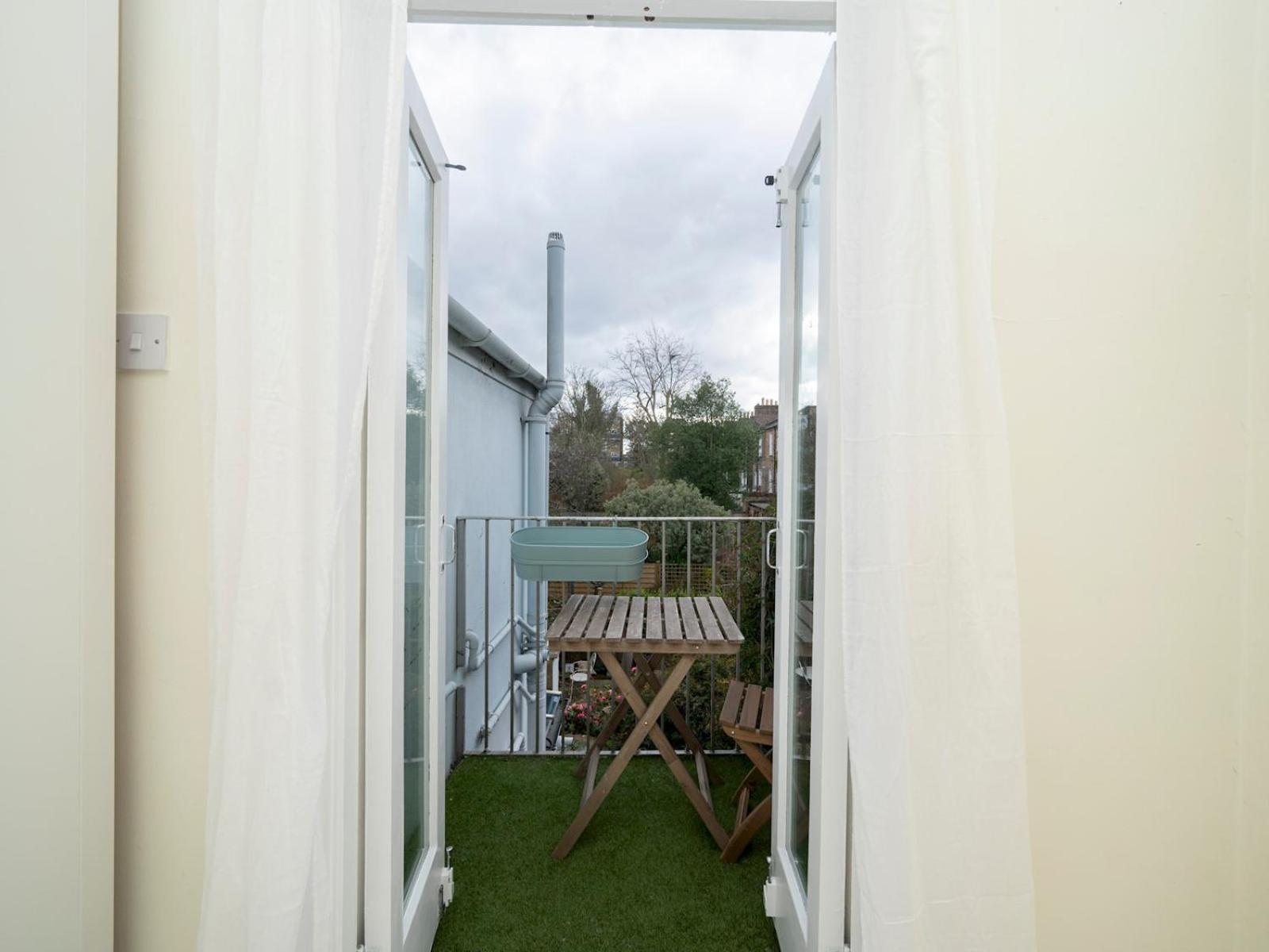 Casa vacanze Pass The Keys Airy 1850s Coach House With Private Balcony