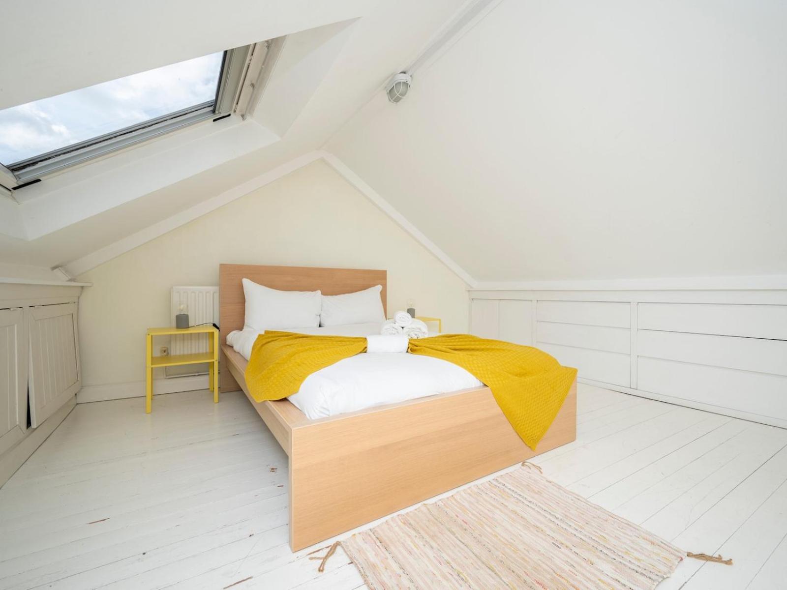 Pass The Keys Airy 1850s Coach House With Private Balcony * Londra