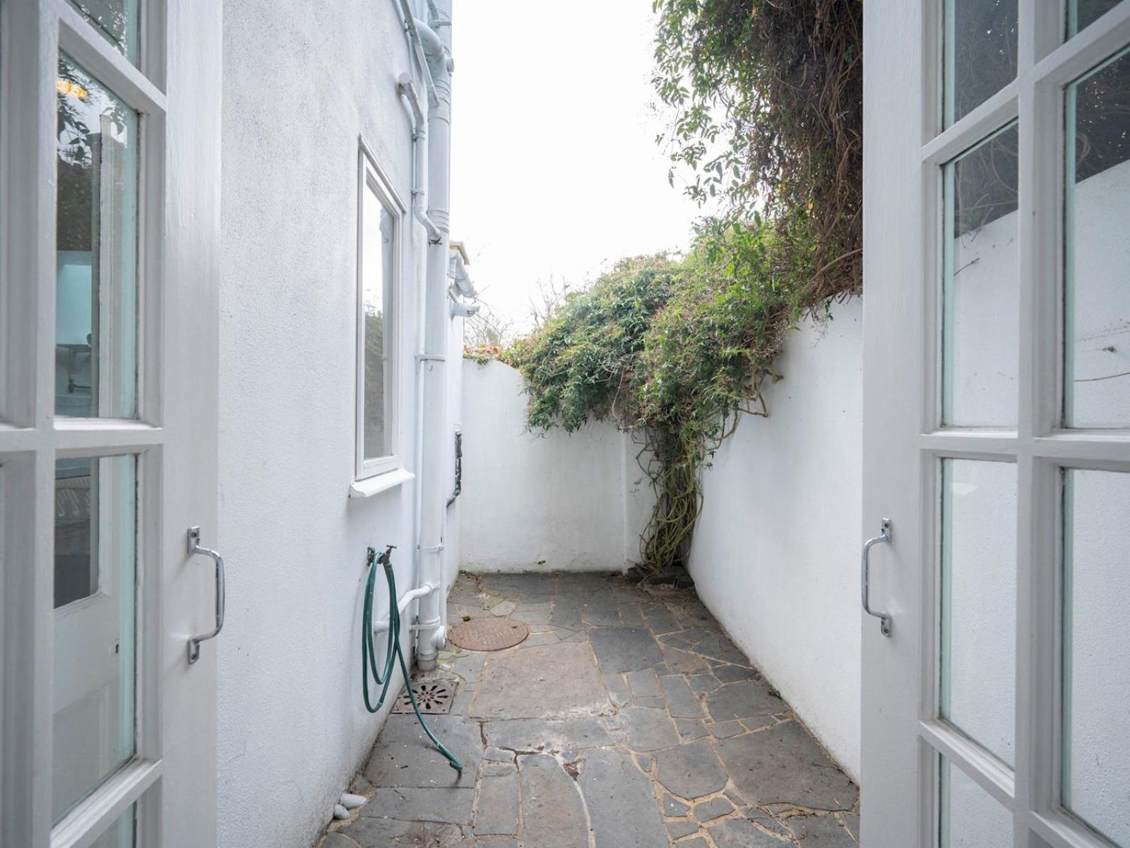 Casa vacanze Pass The Keys Airy 1850s Coach House With Private Balcony