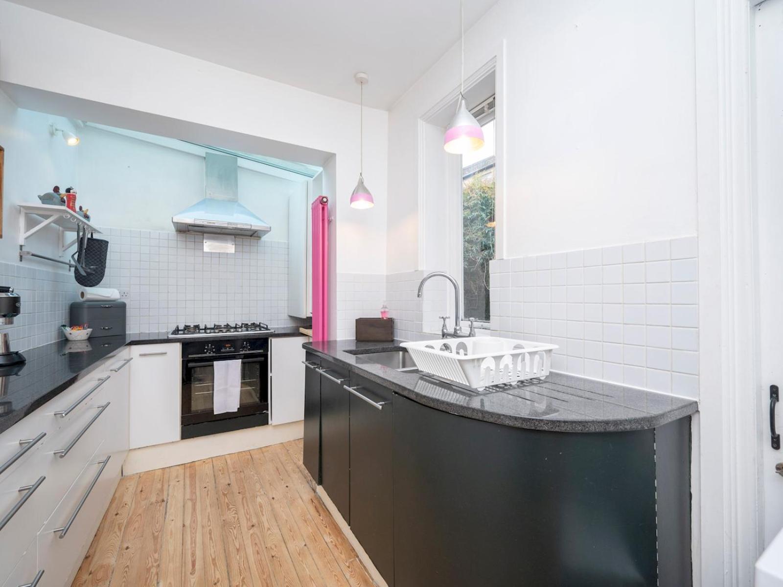 Pass The Keys Airy 1850s Coach House With Private Balcony *