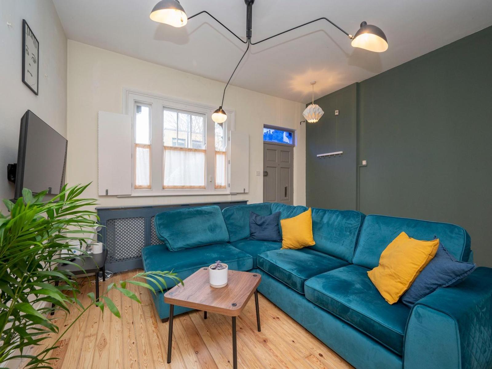 Pass The Keys Airy 1850s Coach House With Private Balcony * Londra