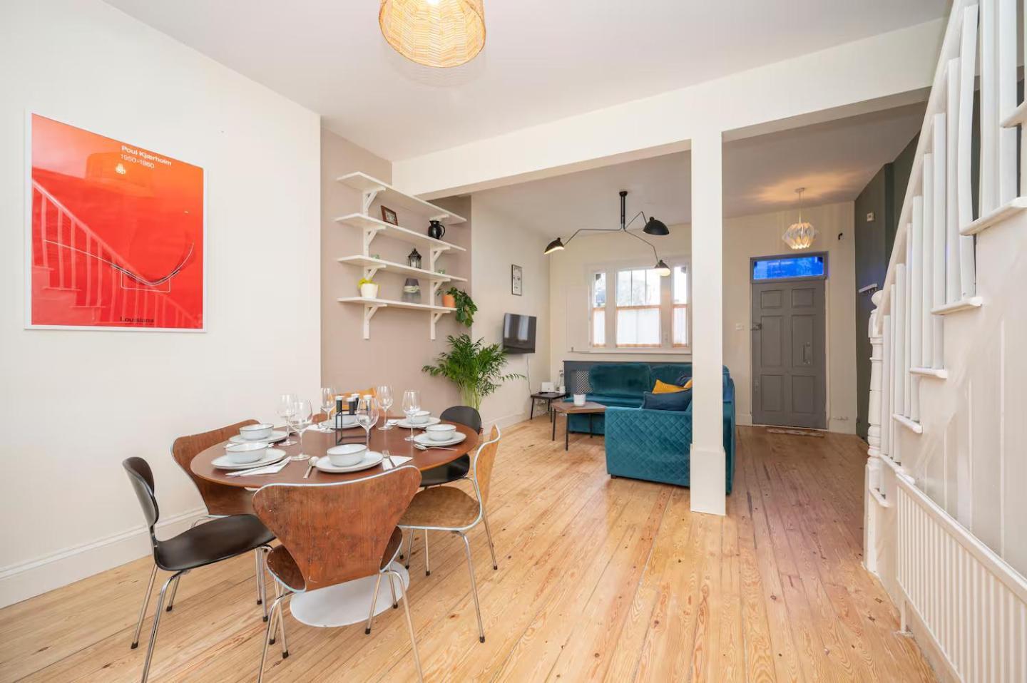 Casa vacanze Pass The Keys Airy 1850s Coach House With Private Balcony Londra